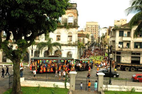 CARNABONDE abre o carnaval Santista