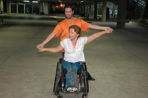 Santos tem a única escola municipal de dança em cadeira de rodas do País